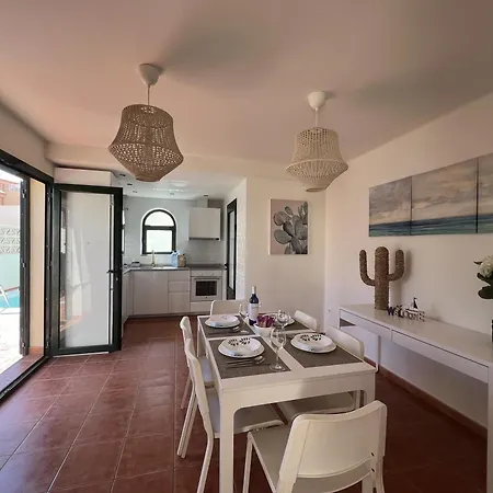 Villa Olympia House Lovely, Close To Town And Beaches With Private Pool & Fast Wifi *
